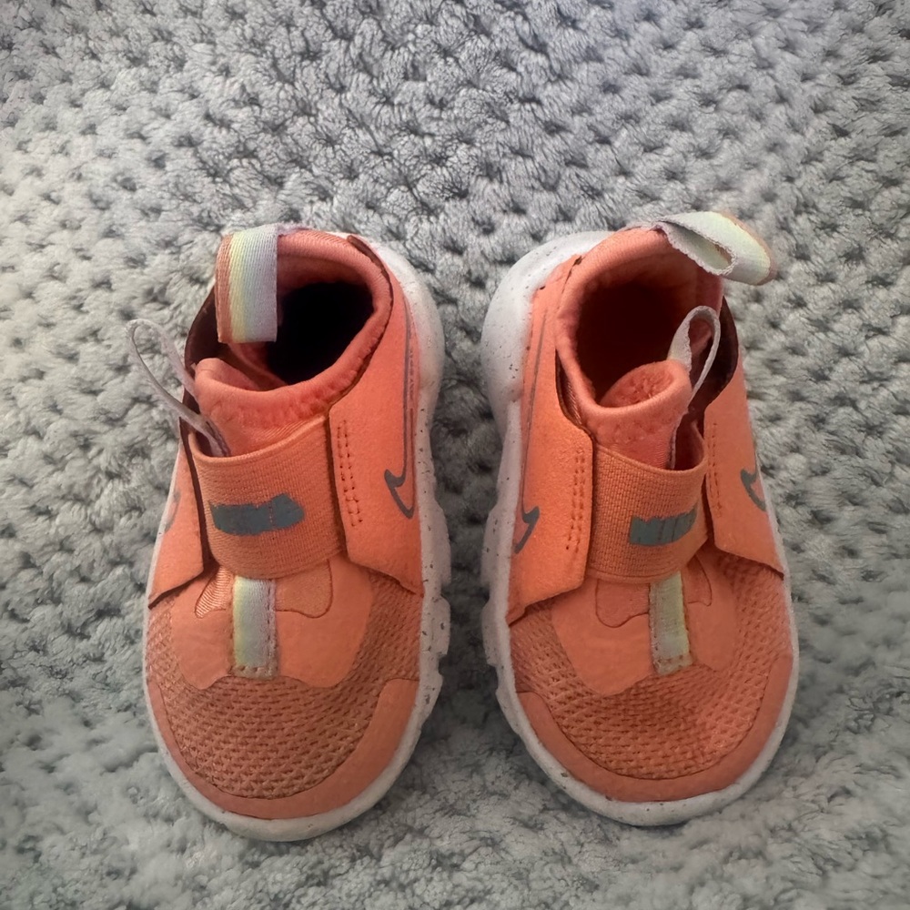 Nike Kids Coral Sneakers